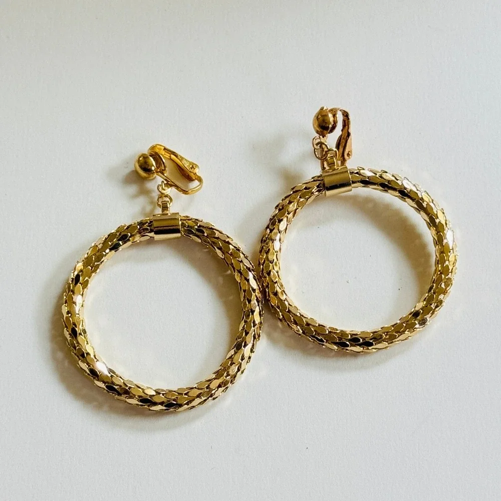 Mesh Earrings VTG Hoop Couture Rare Regal chunky Dangle High end‎ Gold tone clip